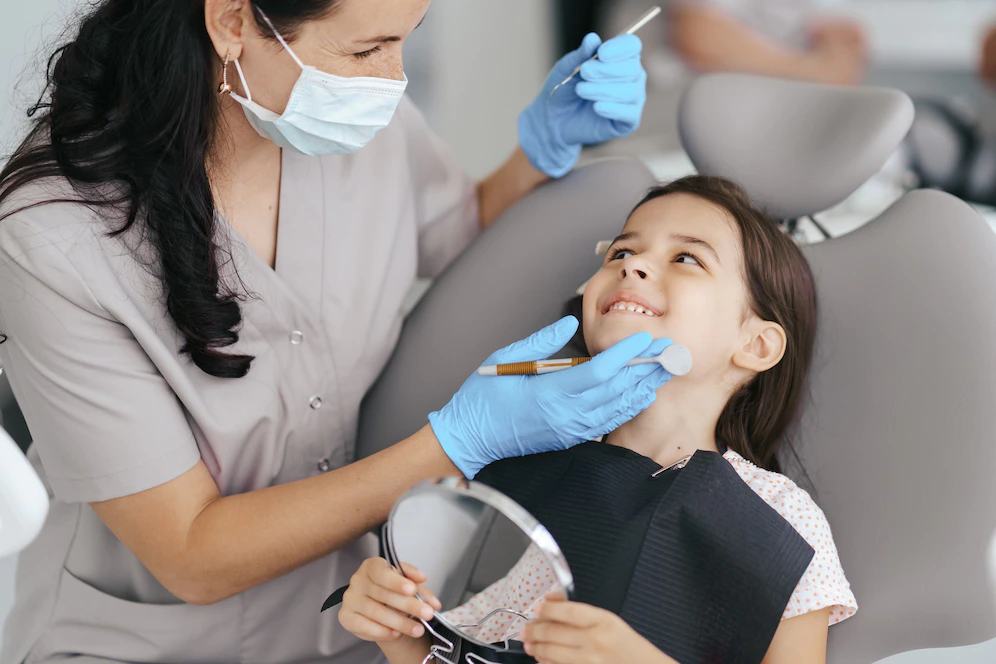 Cum iti poti ajuta copilul sa depaseasca frica de dentist