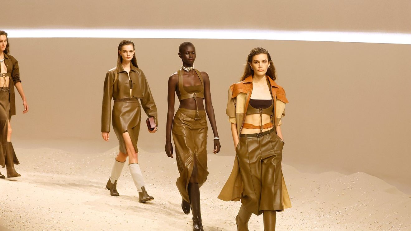 Nuantele metalice din nou la moda in vara anului 2026